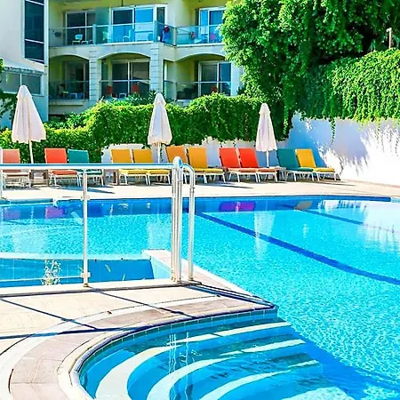 Sertil Deluxe Tropical فندق